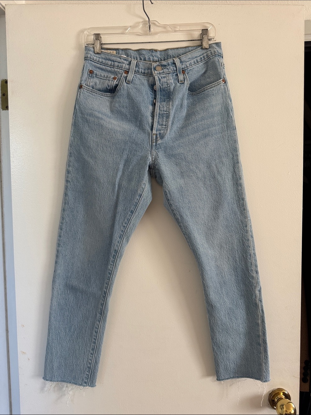 THE Levi's 501 Slim Straight Jeans in Light Blue Denim